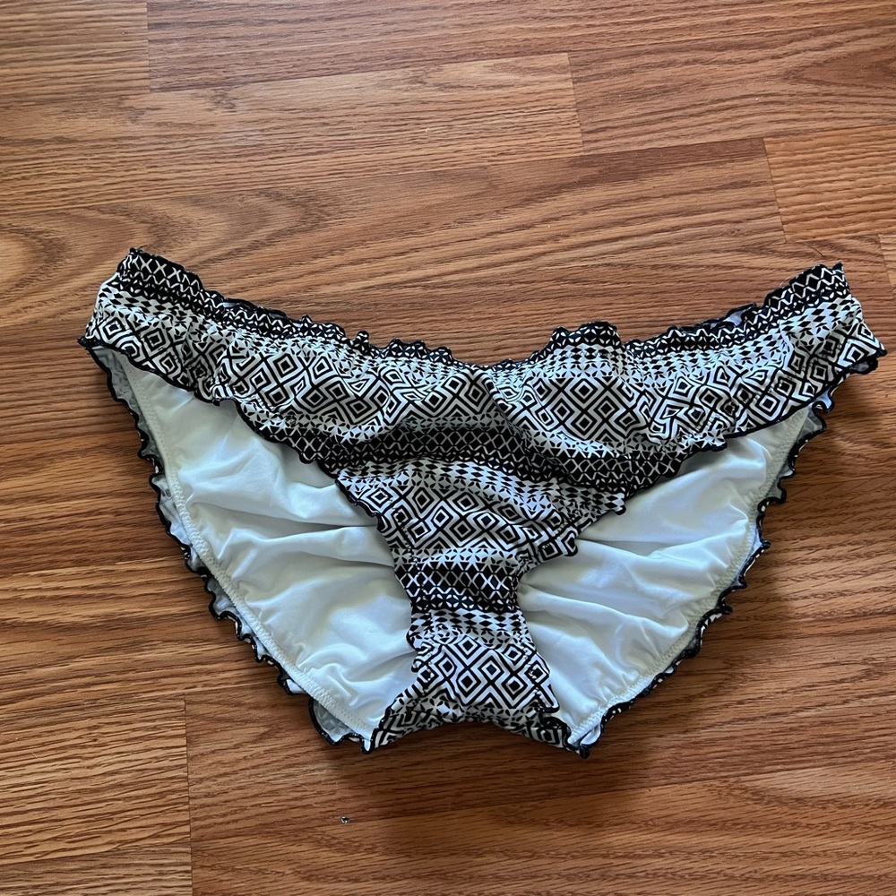 Size L Aztec cheekie bikini bottoms